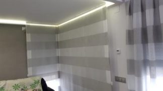 Juntos estores y visillos.