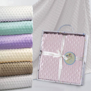 Manta de topitos gris para bebe bordada