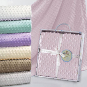 Manta de topitos rosa para bebe bordada