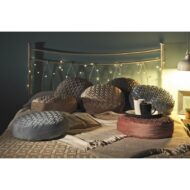 Cojín redondo trenzado.