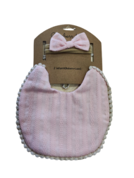 Babero liso con lazo.